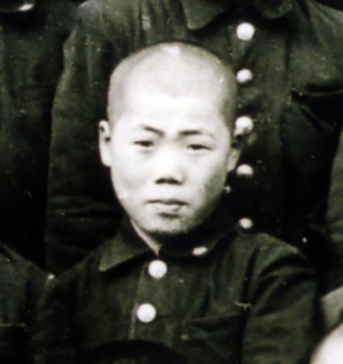 Kazuma Kamura trước khi bỏ nhà ra đi Kazuma Kamura trước khi bỏ nhà ra đi